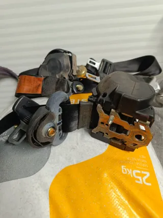 Cinto traseiro direito vw polo 6n