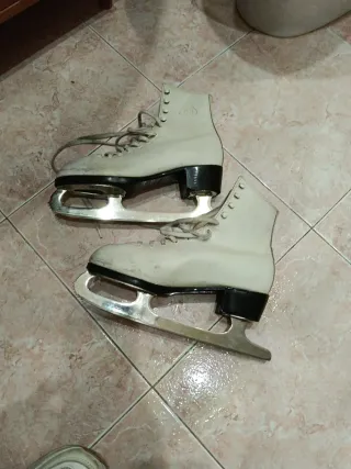 Pattini di ghiaccio bianchi