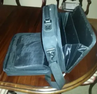 Maletín Targus Rígido 15–17" – 10 € (anti-golpes)