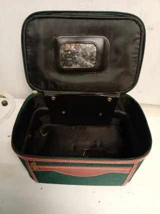 Maletín de viaje verde y marrón