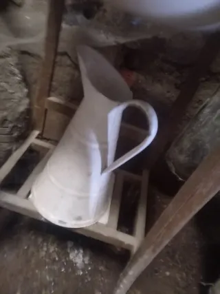 Lavabo antiguo de madera y cerámica