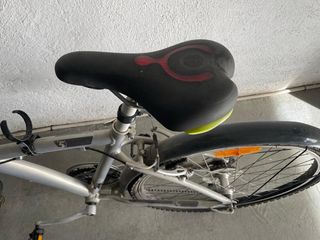 Bicicleta de paseo Btwin gris. (Valor del cuadro.)
