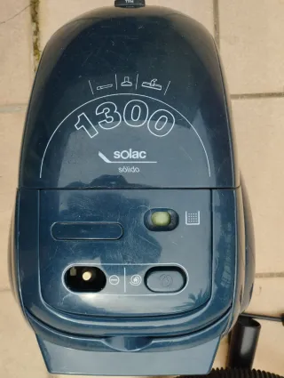 Aspirador Solac 1300W.