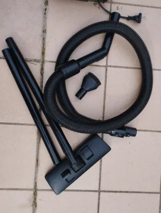 Aspirador Solac 1300W.