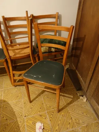 Juego de 6 Sillas de Madera y Escay.