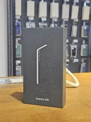 SAMSUNG S25 128GB PLATA PRECINTADO