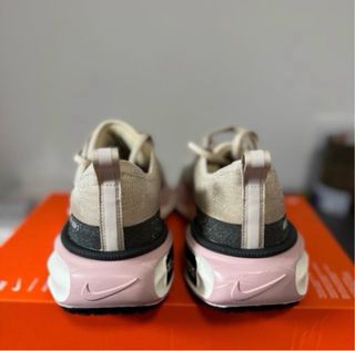 Nike ZoomX Invincible 3 Beige/Rosa