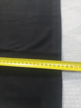 Camiseta negra bordada