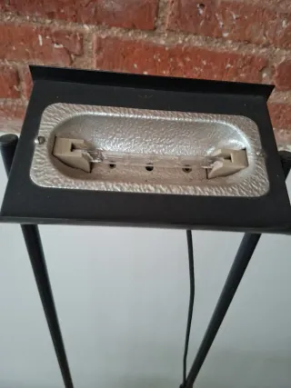 Lámpara de pie moderna negra