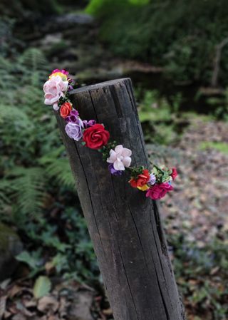 Corona de flores multicolor