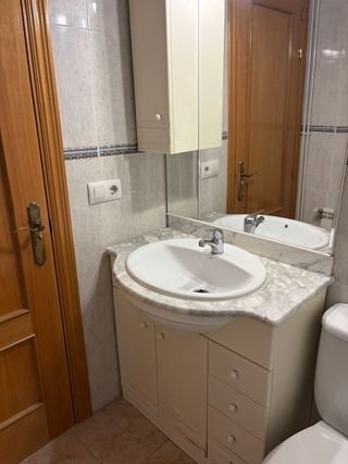 URGE! Mueble con lavabo, grifo, encimera y espejo