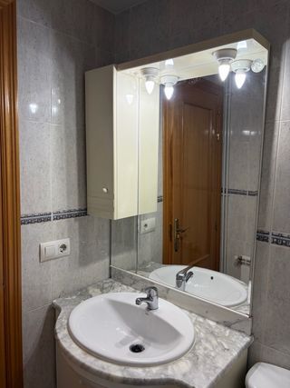 URGE! Mueble con lavabo, grifo, encimera y espejo