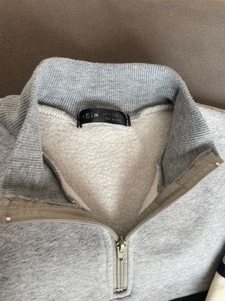 Sudadera gris y amarillo pastel con cremallera