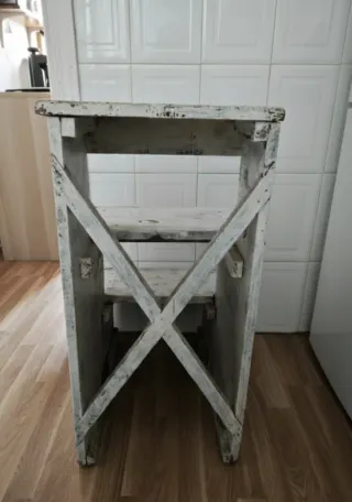 Escalera vintage madera. Tres peldaños.