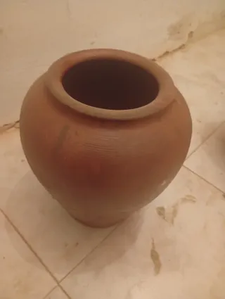 Vasija antigua de barro