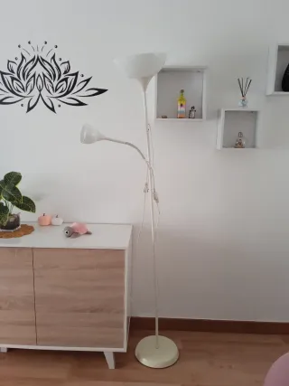 Lámpara de pie Ikea blanca