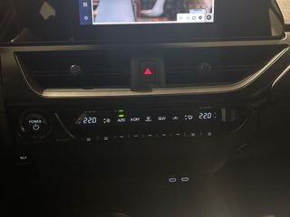 Lexus UX  300h + 4x2
