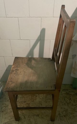 Silla de madera rústica