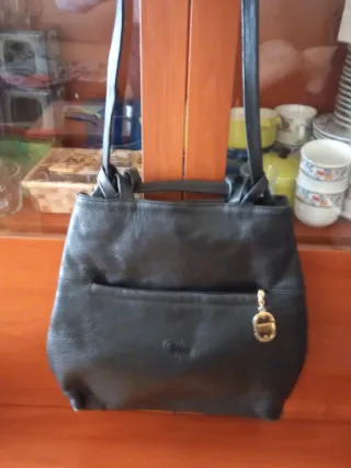Bolso de piel negro