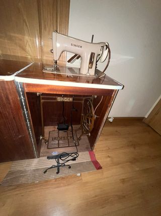 Máquina de coser Singer antigua
