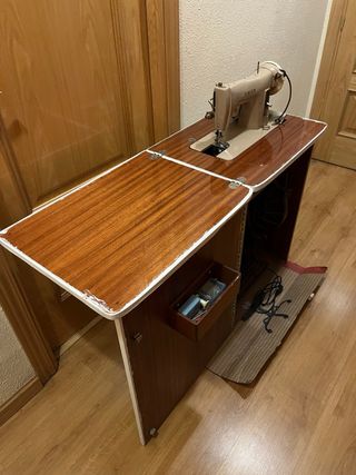 Máquina de coser Singer antigua