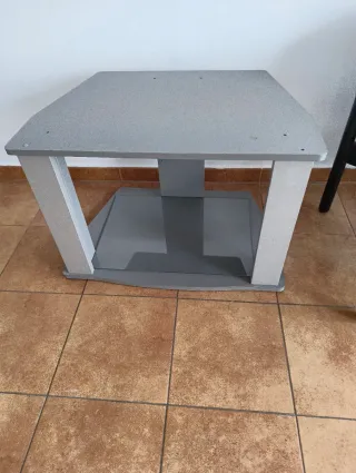 Mesa auxiliar gris madera y cristal