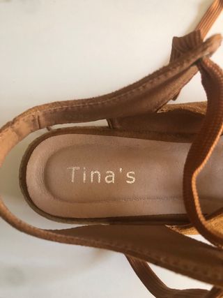 Sandalias de cuña con cordones