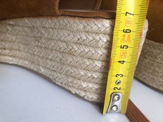 Sandalias de cuña con cordones