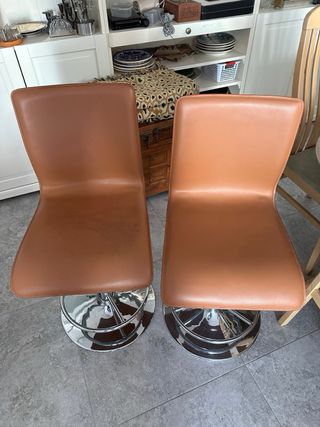 2 Taburetes Elevables Marrón y Acero