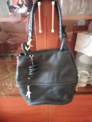 Bolso de piel negro