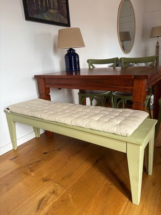 Mesa madera extensible + banco + 3 sillas