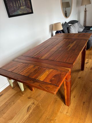 Mesa madera extensible + banco + 3 sillas