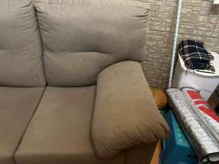 Sofá de 2 plazas en tela beige