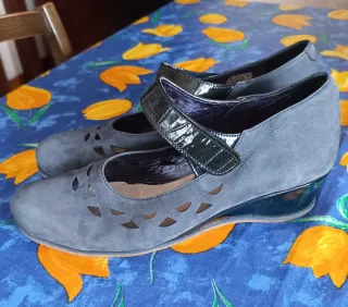 Zapatos tipo Merceditas ante gris talla 40