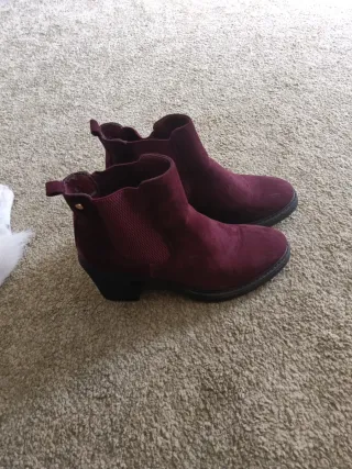 Botines burdeos ante elásticos