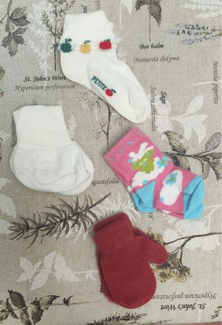 Calcetines y manoplas de bebé