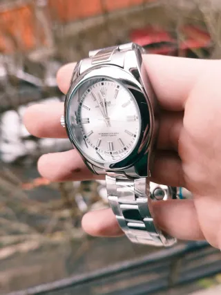 Reloj de pulsera plateado