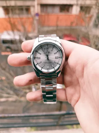 Reloj de pulsera plateado