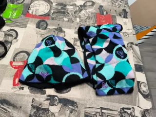 Gorro y bufanda Roxy morado y turquesa