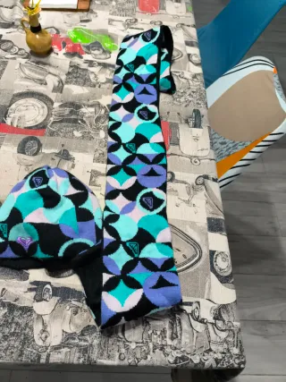 Gorro y bufanda Roxy morado y turquesa