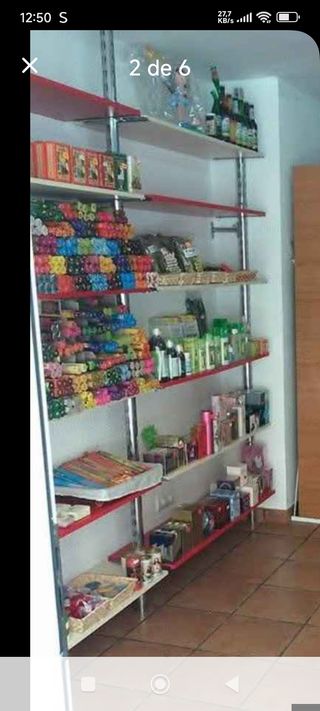 Estanterías de tienda metálicas