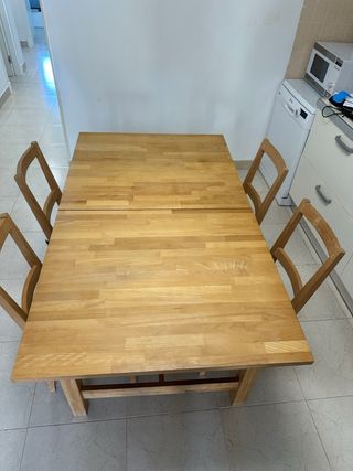 Mesa de cocina abatible y 6 sillas de madera