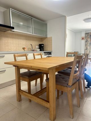 Mesa de cocina abatible y 6 sillas de madera