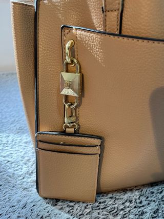 Bolso Steve Madden Beige y Dorado