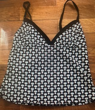 Camiseta M flores blancas