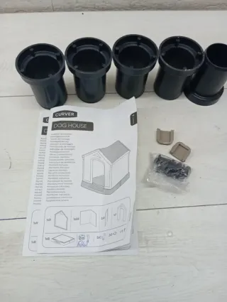 Caseta para perro beige y gris CURVER