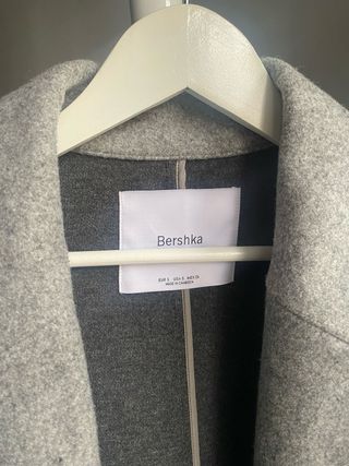 Gabardina Bershka Gris