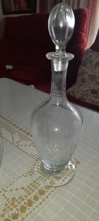 4 bottiglie di vetro antiche con disegno