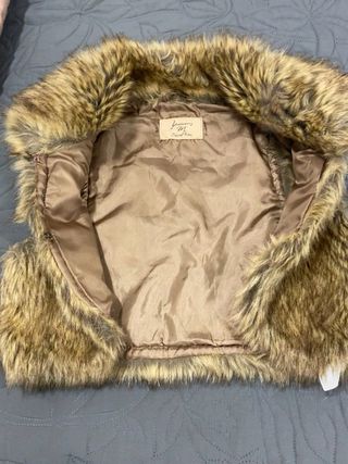 Chaleco de pelo sintético marrón