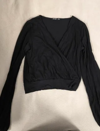 Blusa Bershka manga larga escote V